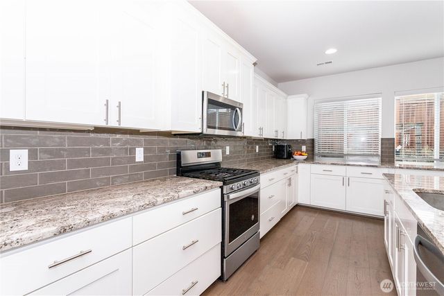 27432 14th Place S, Des Moines, WA 98198