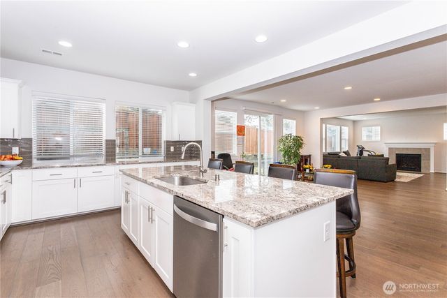 27432 14th Place S, Des Moines, WA 98198