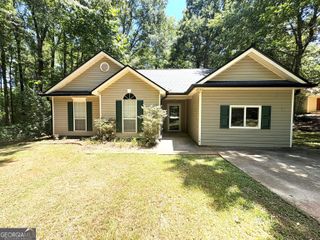 180 Saint James Place, Sharpsburg, GA 30277