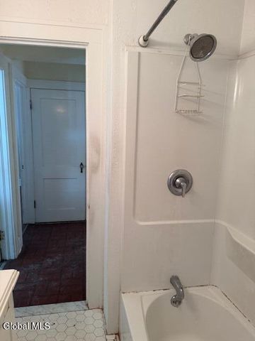 18 Pickering Lane, Troy, NY 12180