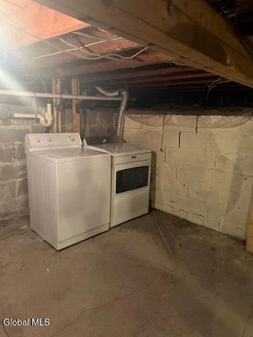 18 Pickering Lane, Troy, NY 12180