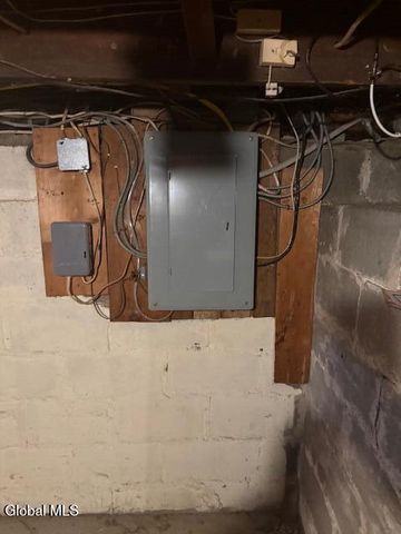 18 Pickering Lane, Troy, NY 12180