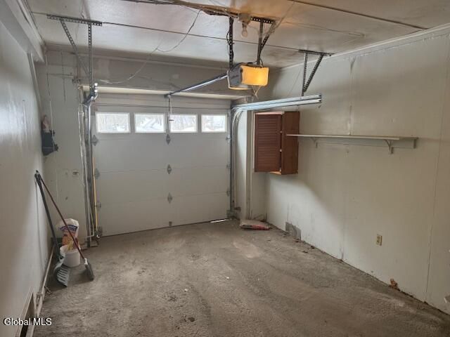 18 Pickering Lane, Troy, NY 12180