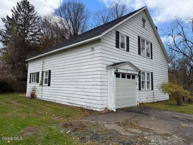 18 Pickering Lane, Troy, NY 12180