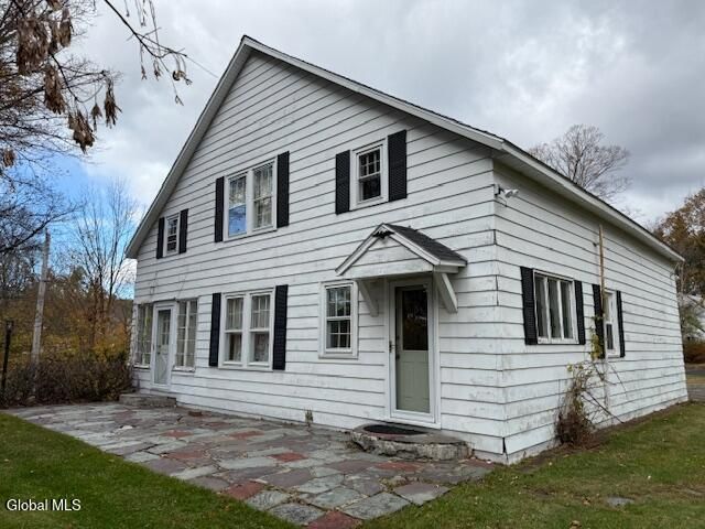 18 Pickering Lane, Troy, NY 12180