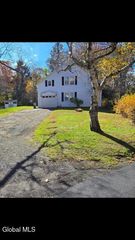 18 Pickering Lane, Troy, NY 12180