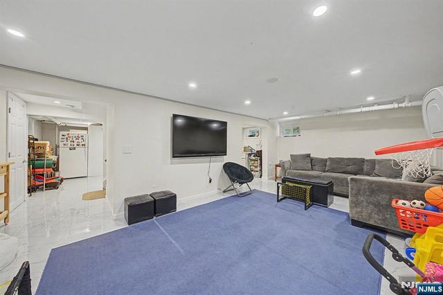 109 Windsor Road, Tenafly, NJ 07670