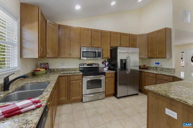 474 LAKE RD, Troy, VA 22974