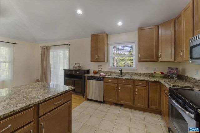 474 LAKE RD, Troy, VA 22974