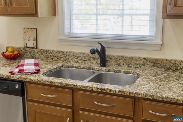 474 LAKE RD, Troy, VA 22974