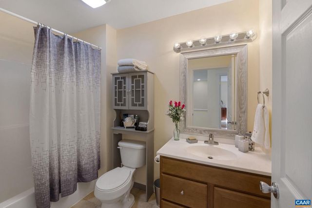 474 LAKE RD, Troy, VA 22974