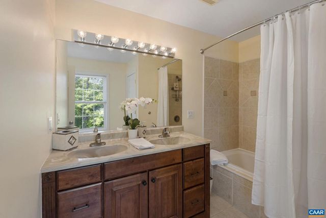 474 LAKE RD, Troy, VA 22974