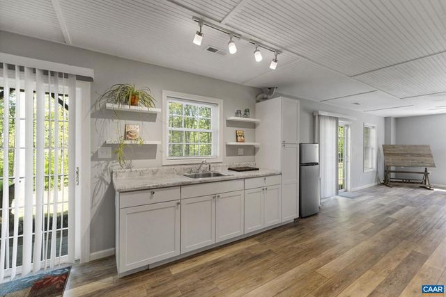 474 LAKE RD, Troy, VA 22974