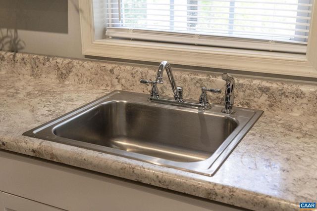 474 LAKE RD, Troy, VA 22974