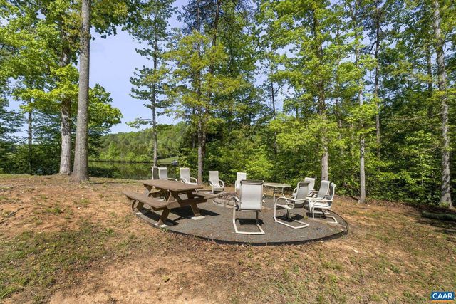 474 LAKE RD, Troy, VA 22974