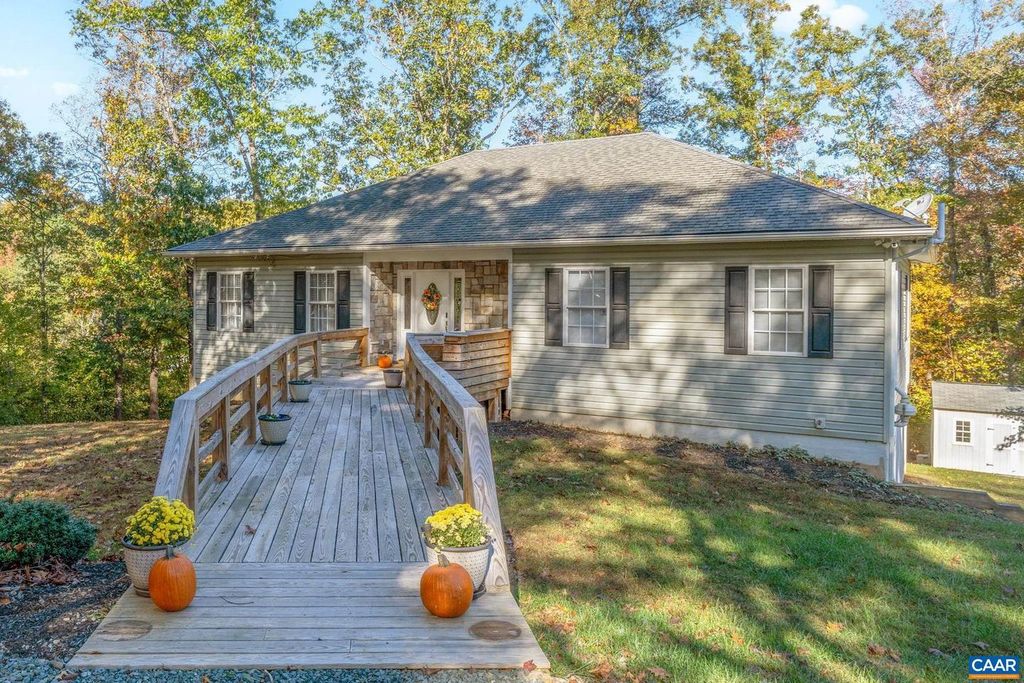 474 LAKE RD, Troy, VA 22974