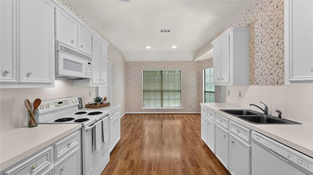 2011 Wickersham Drive, Huntsville, TX 77340
