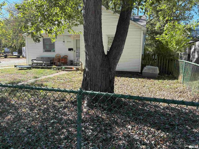 1210 S HICKORY Street, Centralia, IL 62801