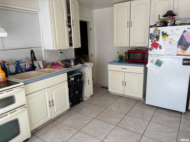 1210 S HICKORY Street, Centralia, IL 62801