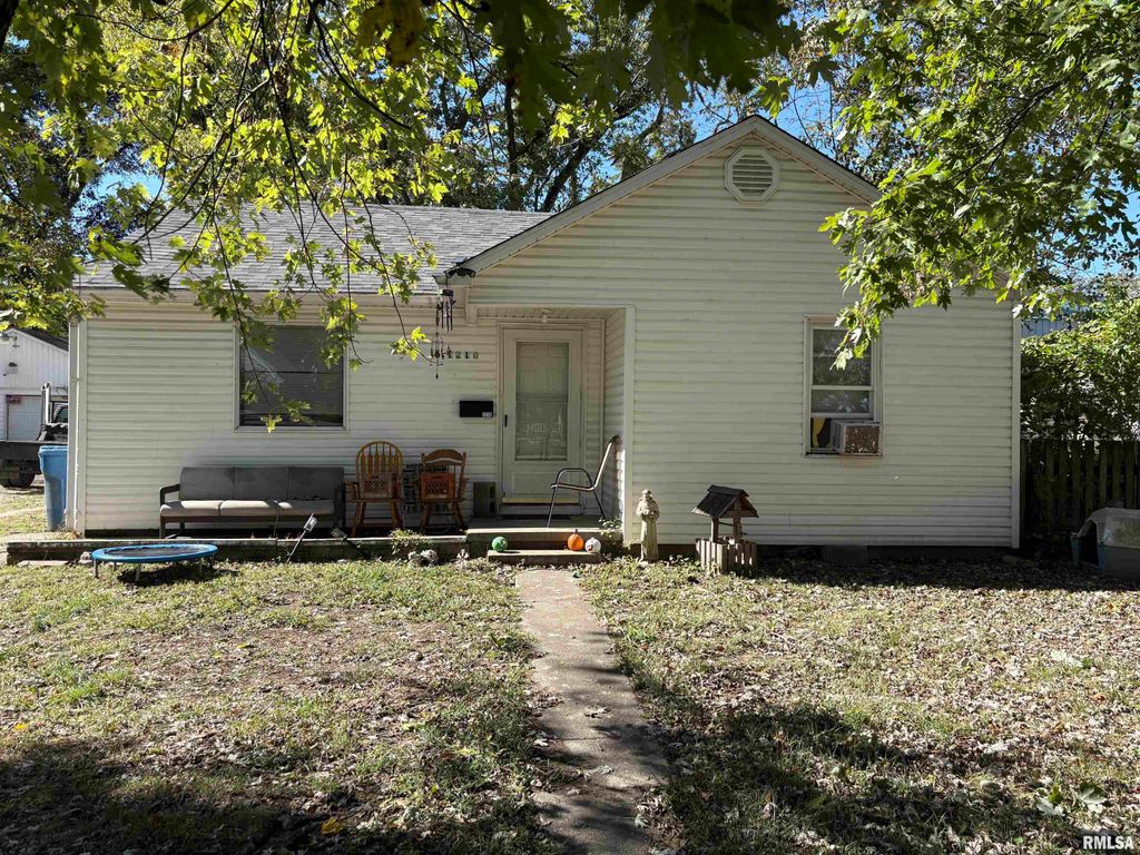 1210 S HICKORY Street, Centralia, IL 62801