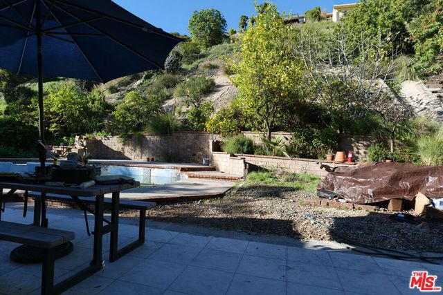 2241 Flintridge Drive, Glendale, CA 91206