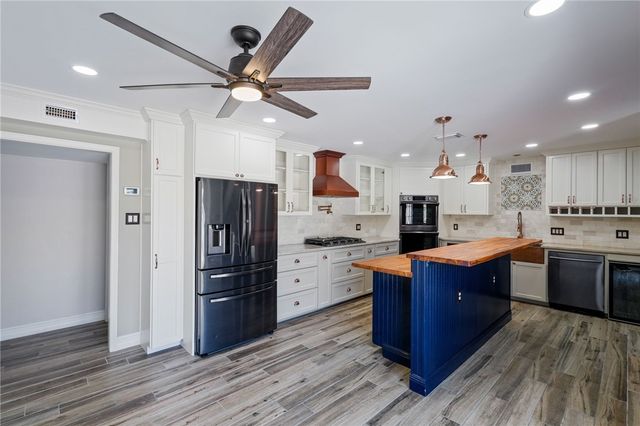 1006 Memphis Dr, Corpus Christi, TX 78412