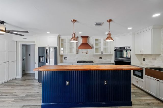 1006 Memphis Dr, Corpus Christi, TX 78412