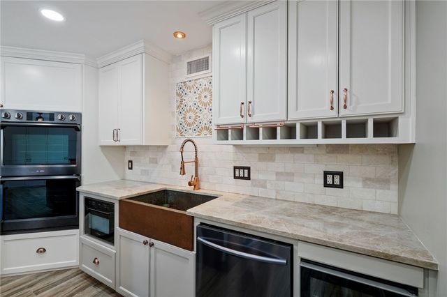 1006 Memphis Dr, Corpus Christi, TX 78412