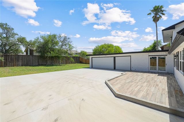 1006 Memphis Dr, Corpus Christi, TX 78412