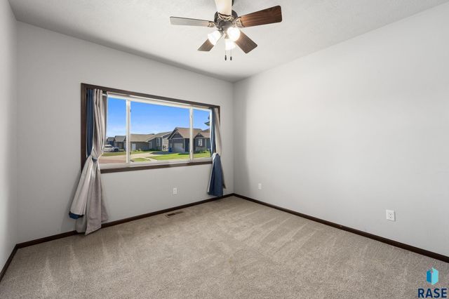 1529 E Gold Dust St Street, Sioux Falls, SD 57104