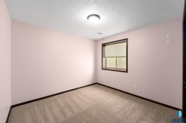 1529 E Gold Dust St Street, Sioux Falls, SD 57104