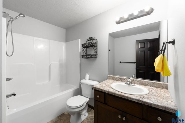1529 E Gold Dust St Street, Sioux Falls, SD 57104
