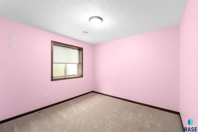 1529 E Gold Dust St Street, Sioux Falls, SD 57104