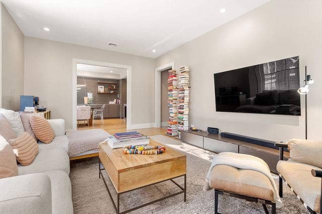 135 Beaconsfield 2, Brookline, MA 02445