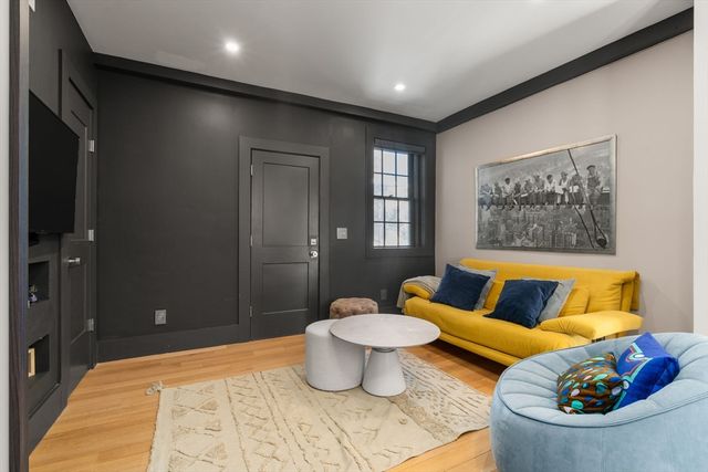 135 Beaconsfield 2, Brookline, MA 02445