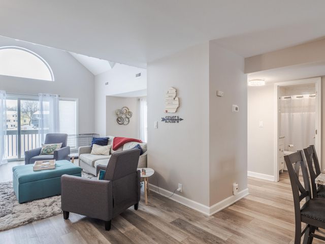 1300 Winding Ridge Lane D8, Valparaiso, IN 46383