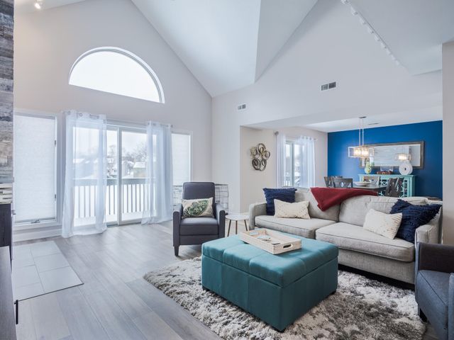 1300 Winding Ridge Lane D8, Valparaiso, IN 46383