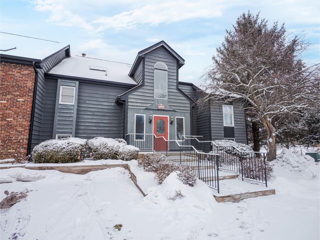 1300 Winding Ridge Lane D8, Valparaiso, IN 46383