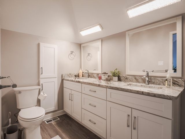 1300 Winding Ridge Lane D8, Valparaiso, IN 46383