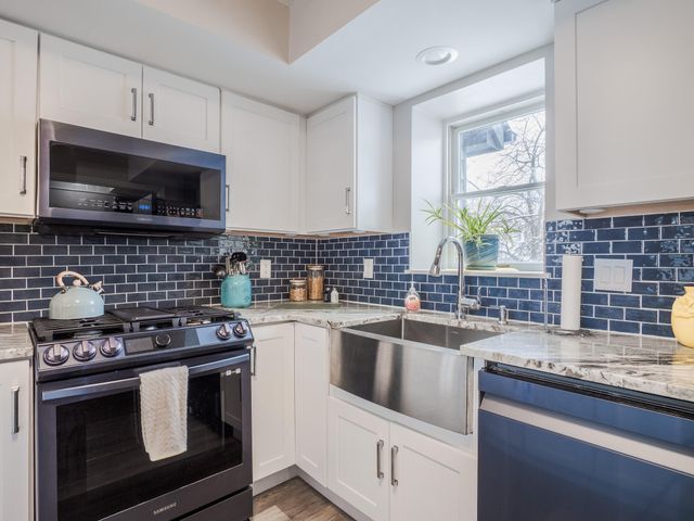 1300 Winding Ridge Lane D8, Valparaiso, IN 46383