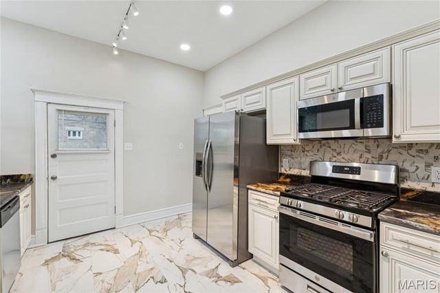 5922 Oakherst Place, St Louis, MO 63112