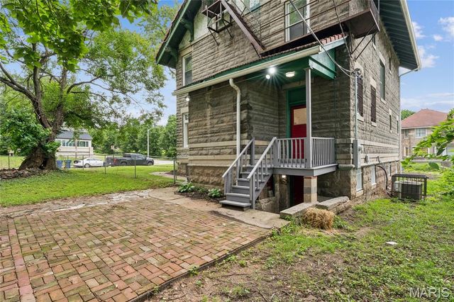 5922 Oakherst Place, St Louis, MO 63112