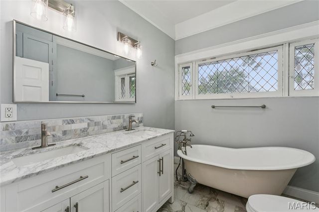 5922 Oakherst Place, St Louis, MO 63112
