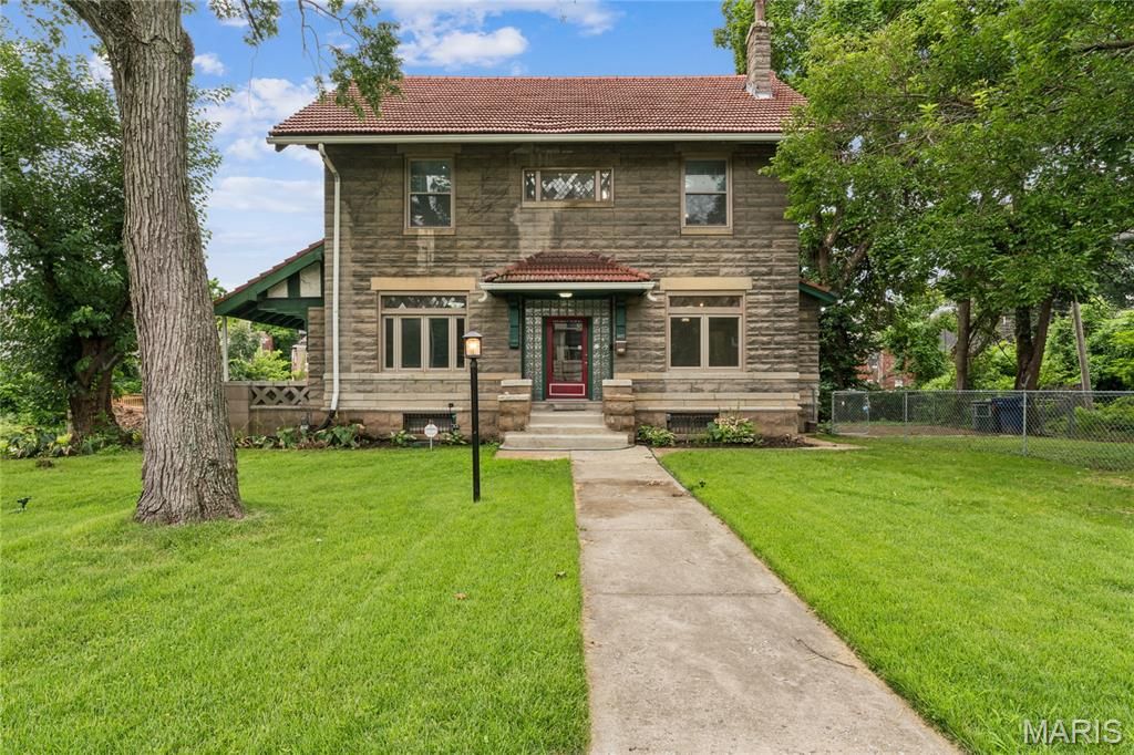 5922 Oakherst Place, St Louis, MO 63112
