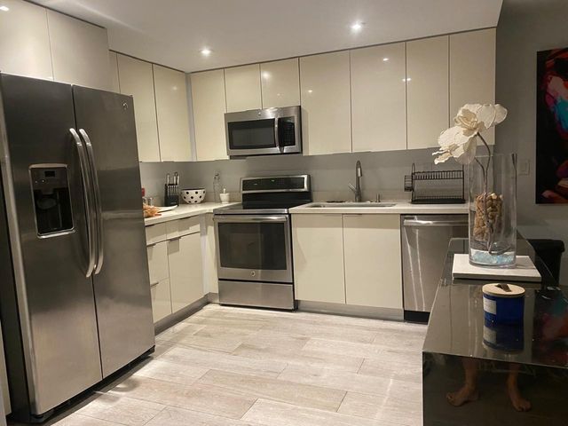 2780 NE 183RD Street 1515, Aventura, FL 33160