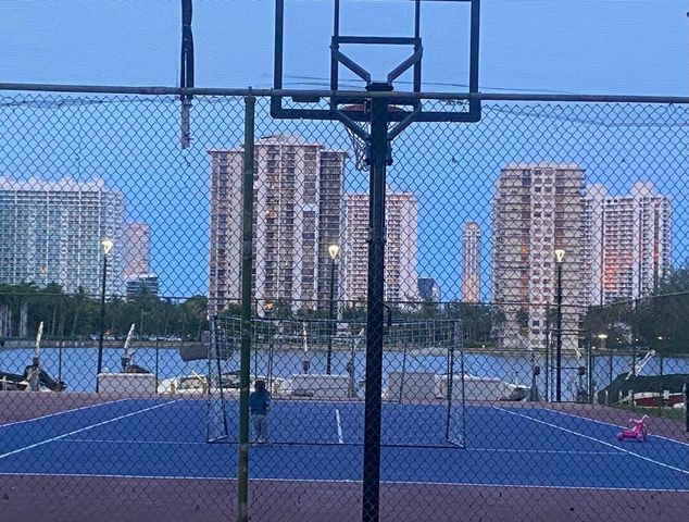 2780 NE 183RD Street 1515, Aventura, FL 33160