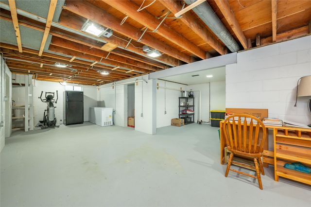 4028 Lynner Drive, Des Moines, IA 50310