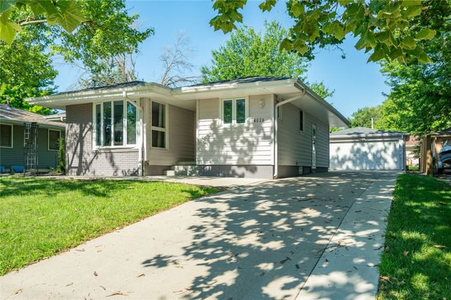 4028 Lynner Drive, Des Moines, IA 50310