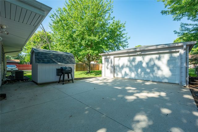 4028 Lynner Drive, Des Moines, IA 50310