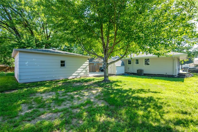 4028 Lynner Drive, Des Moines, IA 50310
